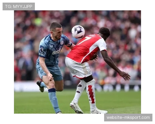 维拉公园球场因球迷投掷杂物比赛中断十分钟